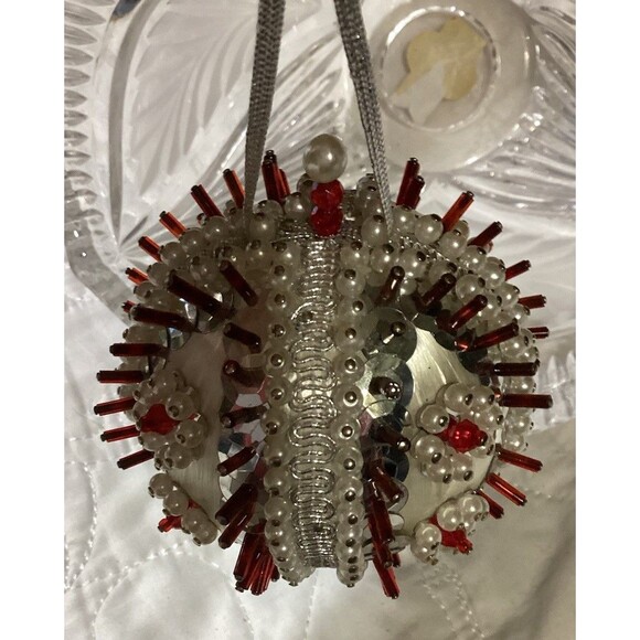 Sequin Beaded Push Pin 4 Christmas Ornaments Beautiful Red Silver & Green Balls - Picture 16 of 16